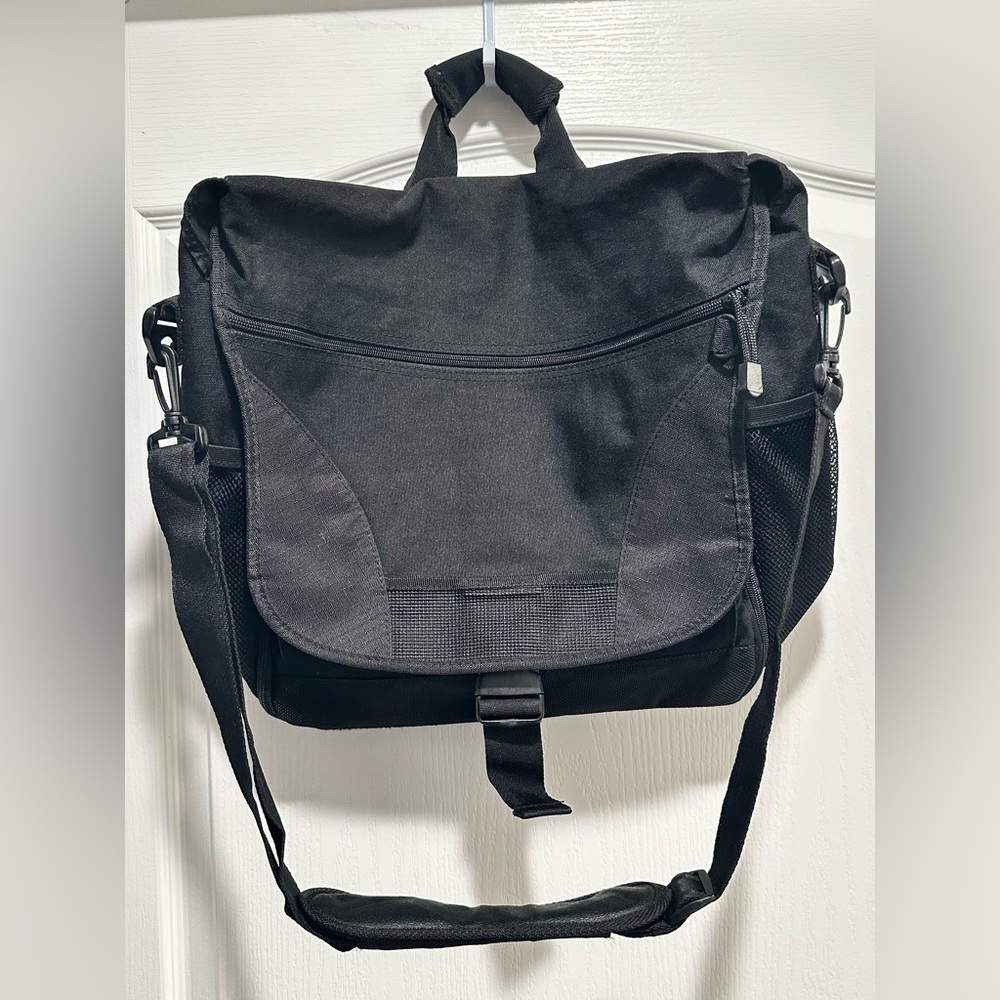 Piper Gear Black Messenger / Laptop Bag, Easily Fits 15" Laptops Plus more…
